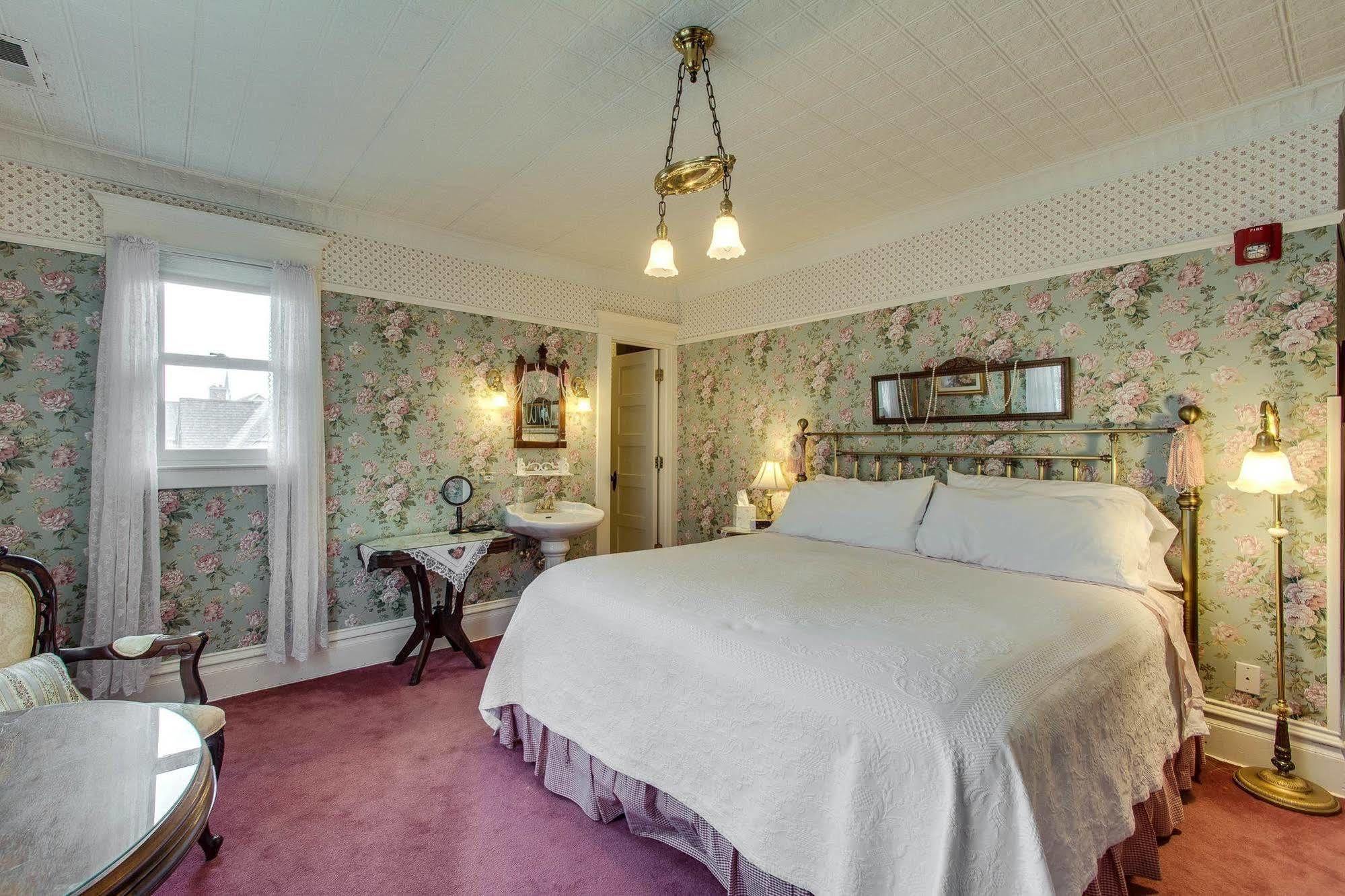 Harrison House Bed & Breakfast Naperville Exterior photo