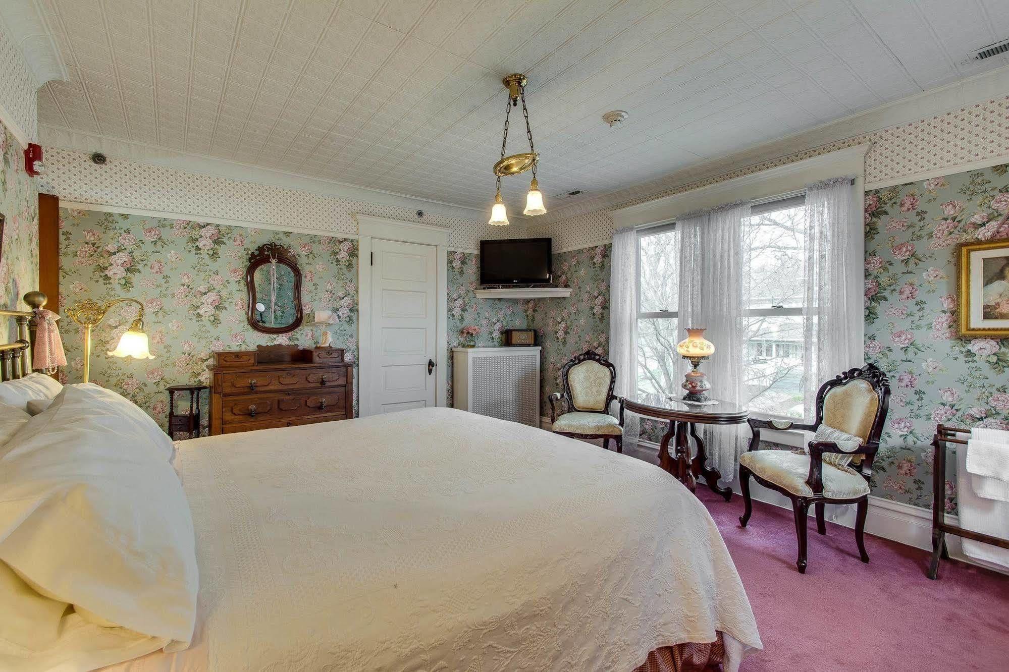 Harrison House Bed & Breakfast Naperville Exterior photo