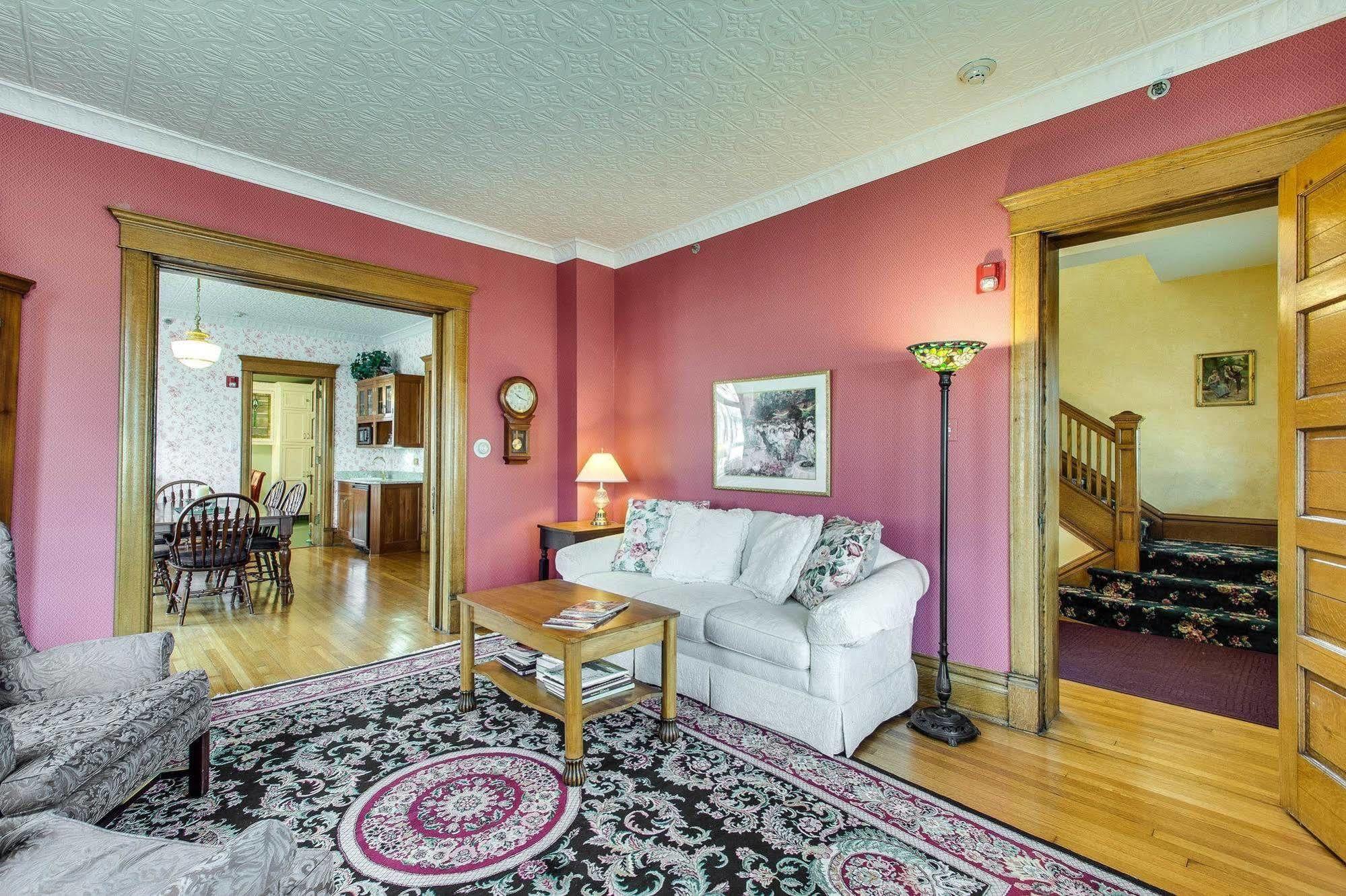 Harrison House Bed & Breakfast Naperville Exterior photo