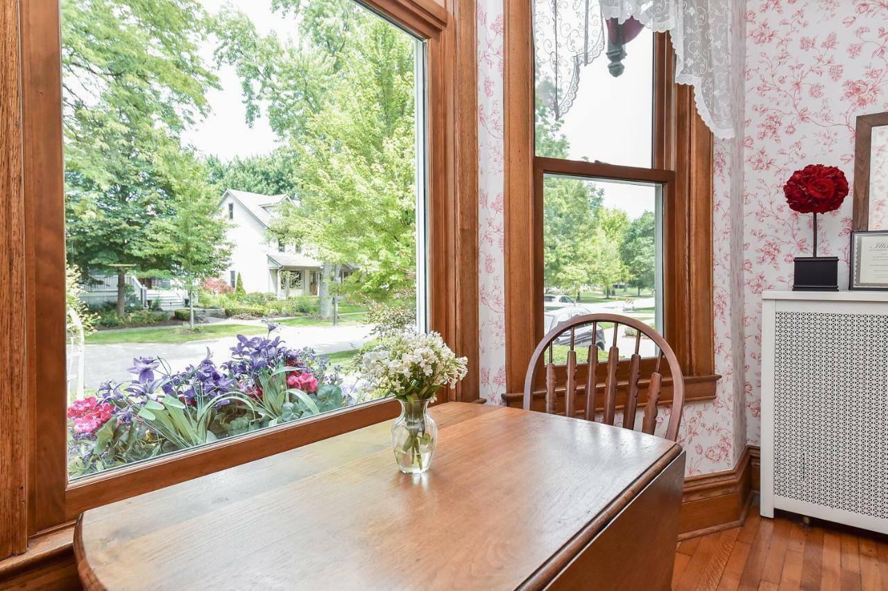 Harrison House Bed & Breakfast Naperville Exterior photo