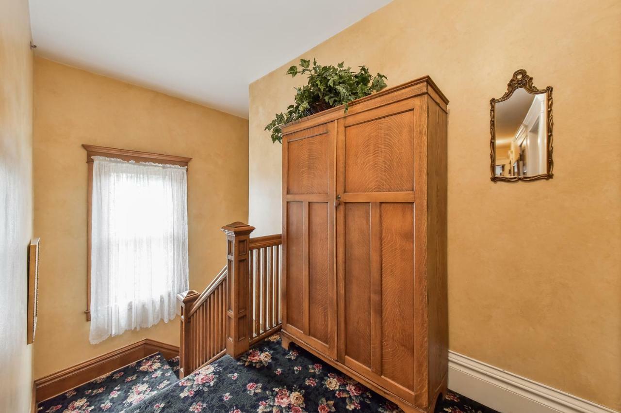 Harrison House Bed & Breakfast Naperville Exterior photo
