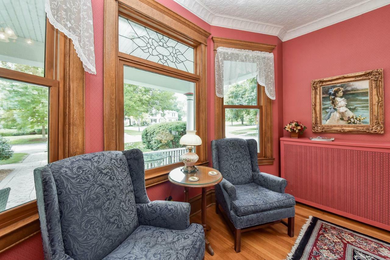 Harrison House Bed & Breakfast Naperville Exterior photo