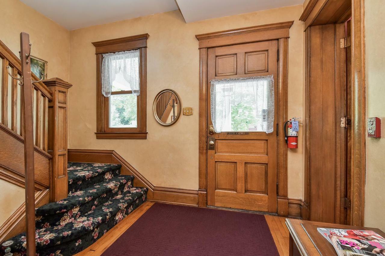 Harrison House Bed & Breakfast Naperville Exterior photo