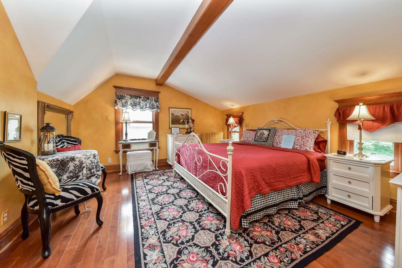 Harrison House Bed & Breakfast Naperville Exterior photo