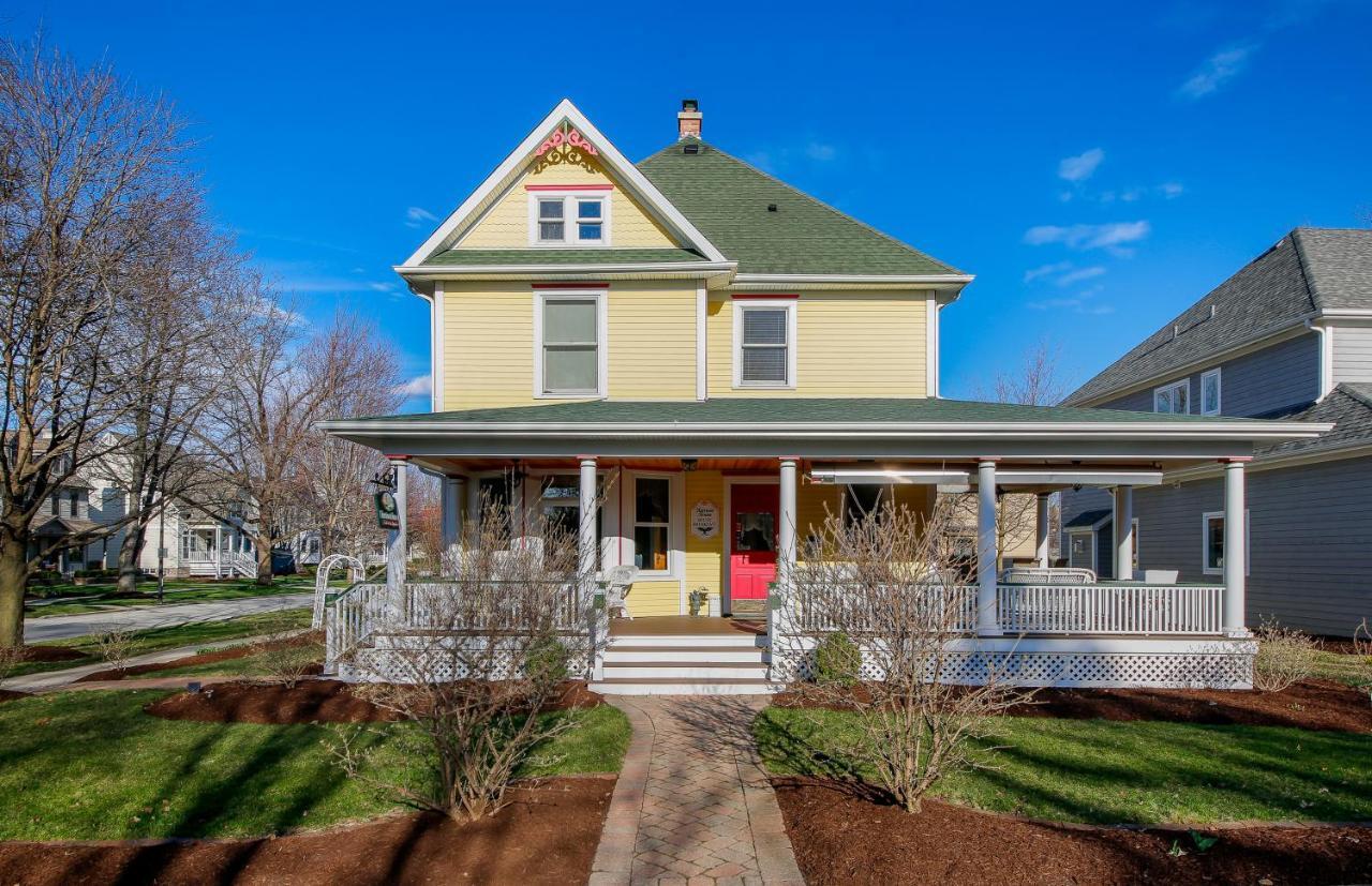 Harrison House Bed & Breakfast Naperville Exterior photo