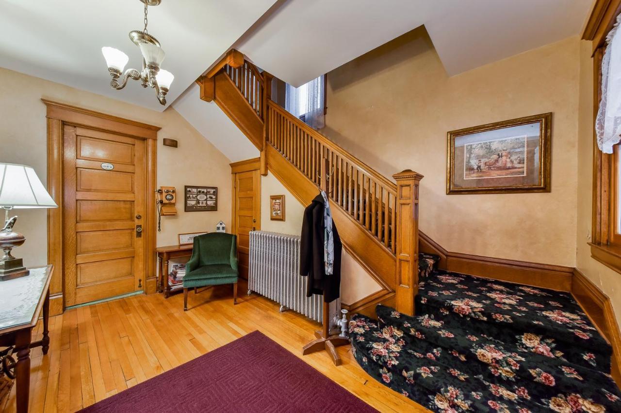 Harrison House Bed & Breakfast Naperville Exterior photo