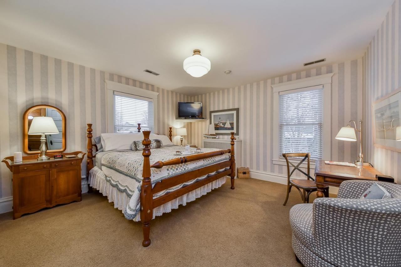 Harrison House Bed & Breakfast Naperville Room photo